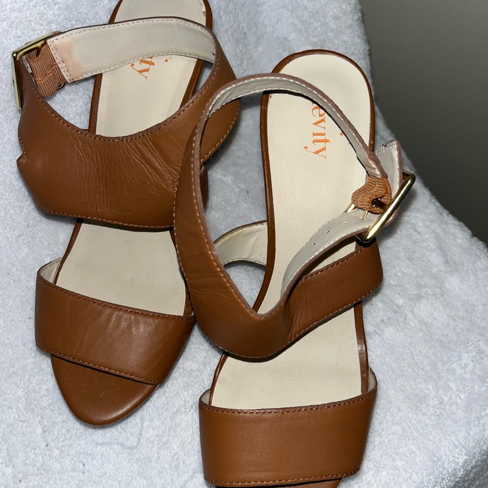 Platform shoes made with comfort in mind! - Picture 5 of 5